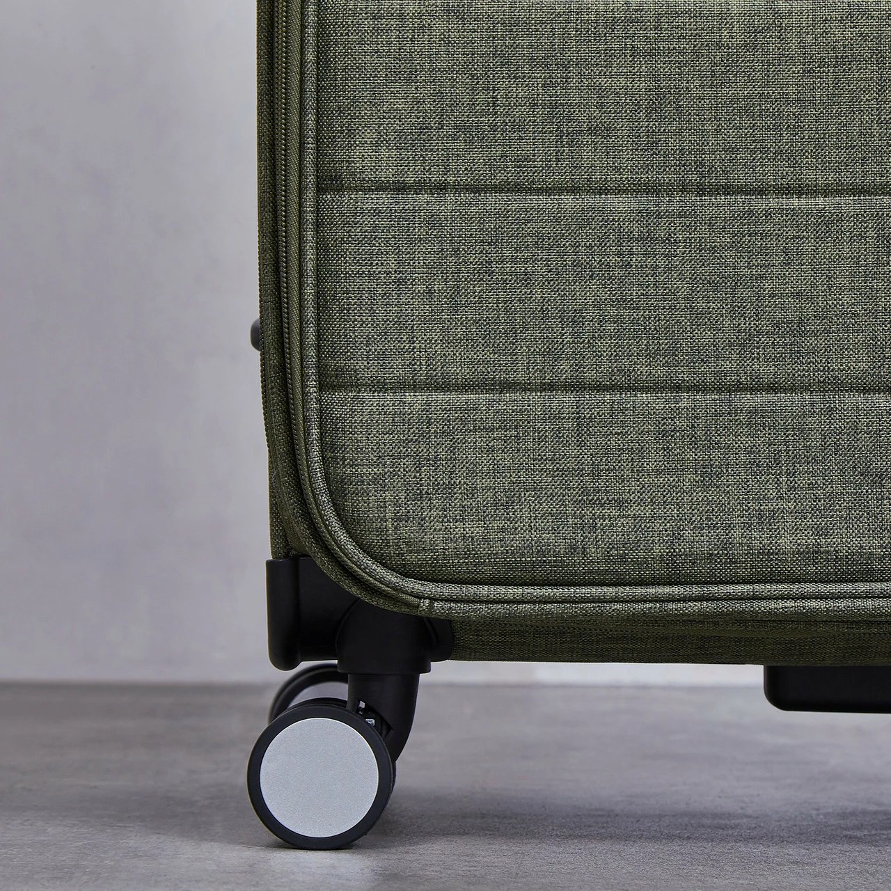 Rock Rocklite DLX 4 Wheel Expandable Medium Suitcase - 68cm - Image 12