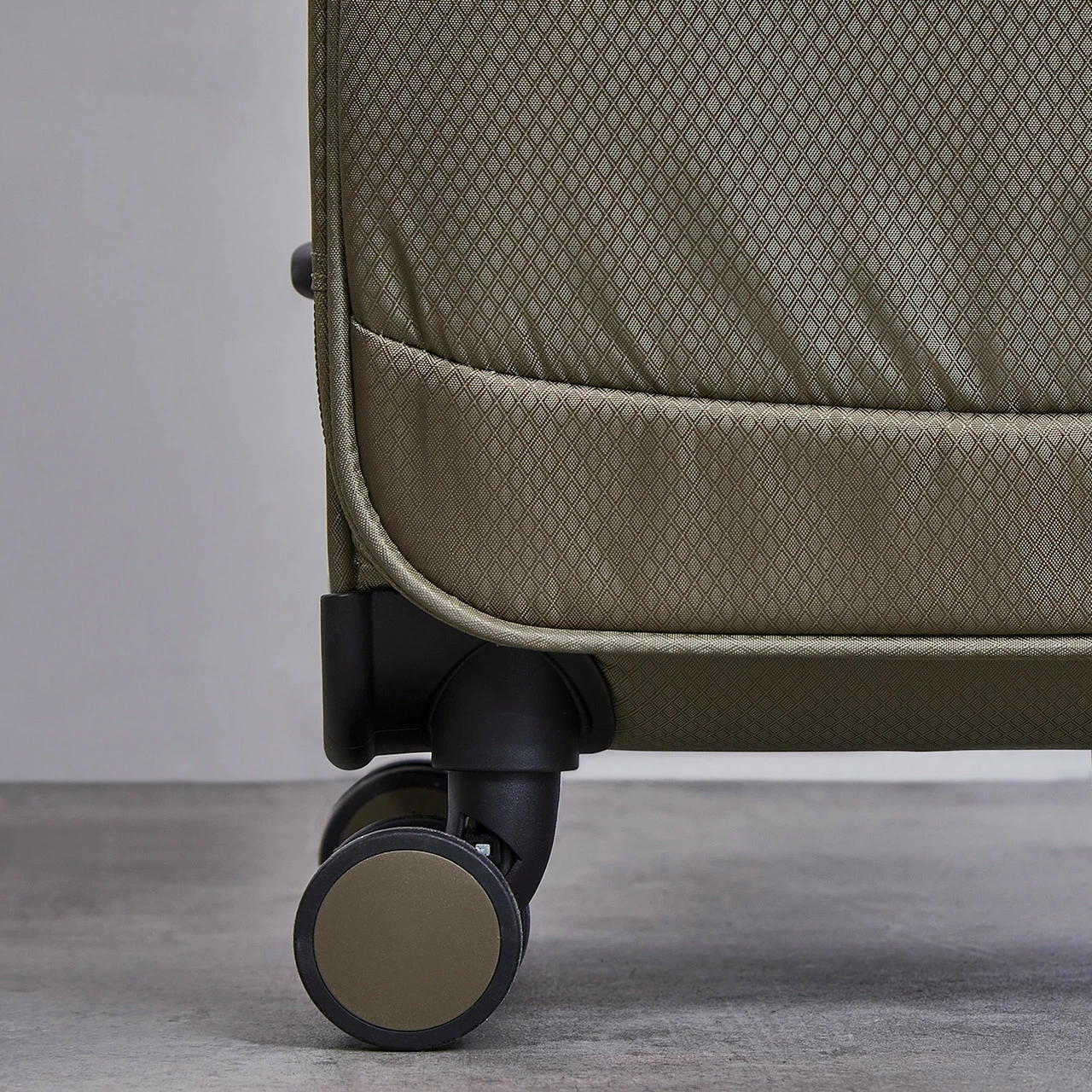 Rock Rocklite 4 Wheel Large Suitcase - 78cm - Image 8