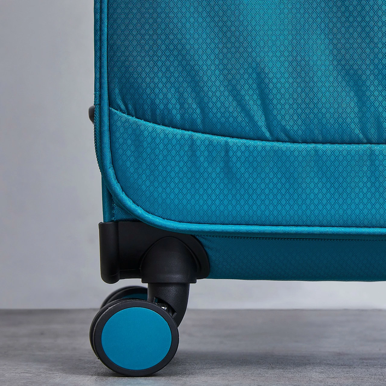 Rock Rocklite 4 Wheel Large Suitcase - 78cm - Image 16