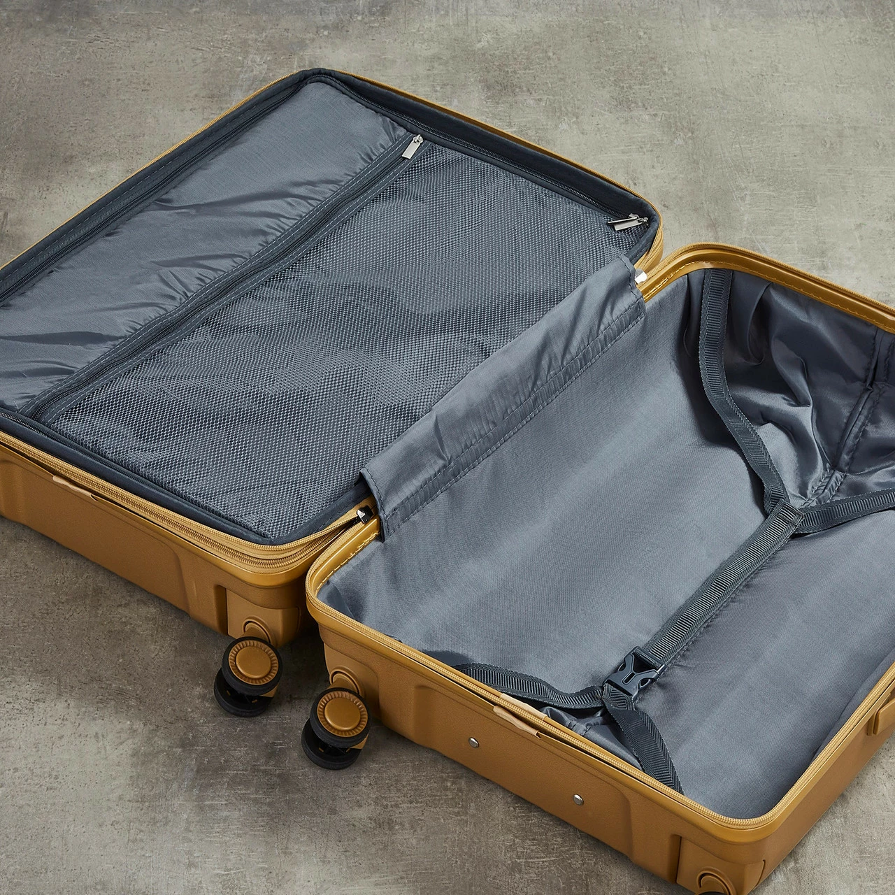 Rock Infinity 4 Wheel Expandable Large Suitcase - 73cm - Image 14