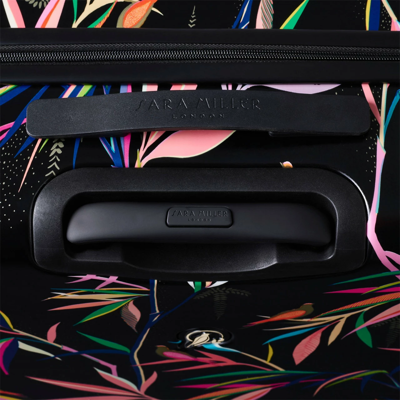 Sara Miller 4 Wheel Medium Suitcase - 67cm - Image 7