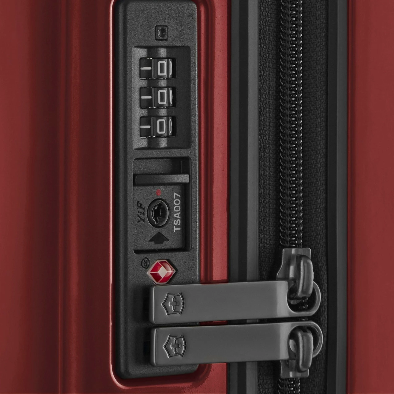 Victorinox Airox Medium Suitcase - 69cm - Image 12