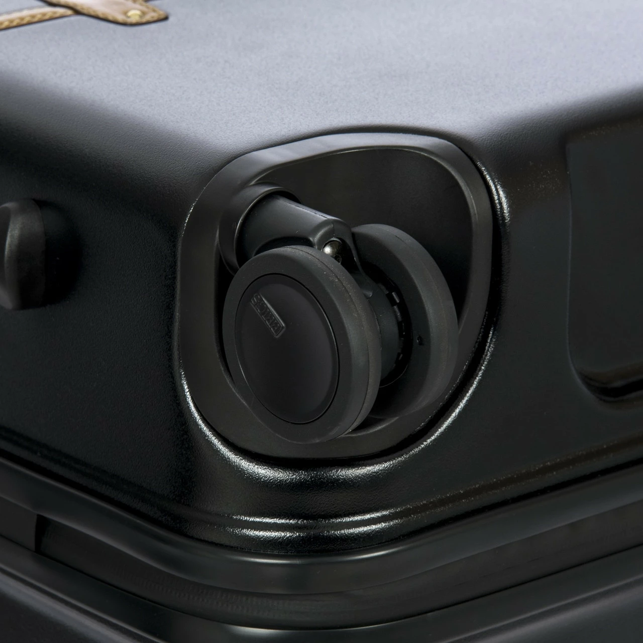 Bric's Bellagio 2 4 Wheel Travel Trunk - 76cm - Image 12