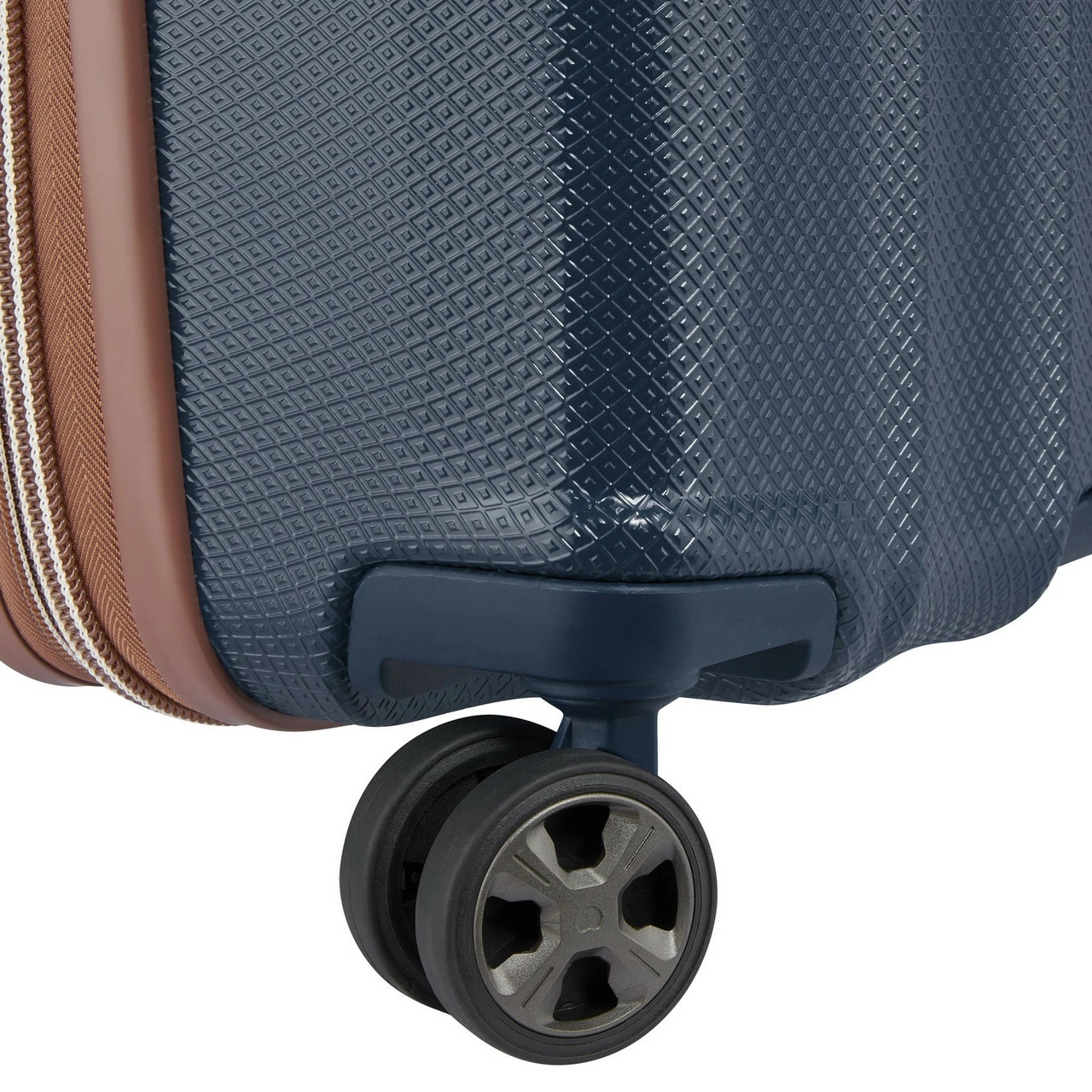 Delsey St. Tropez 4 Wheel Expandable Cabin Suitcase - 55cm - Image 17